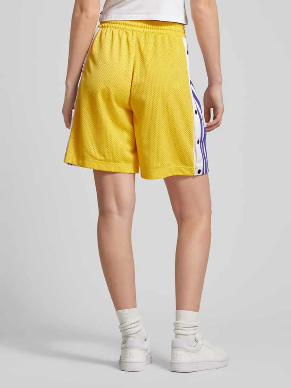 adidas Originals Shorts mit Label-Stitching Modell 'ADIBRK' in Gelb