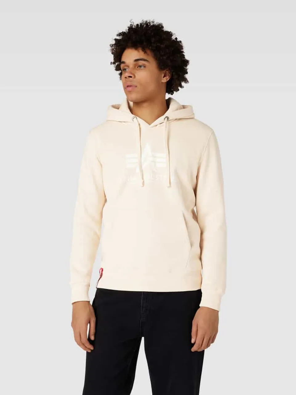 Alpha Industries Hoodie mit Label-Print Modell 'BASIC' in Offwhite