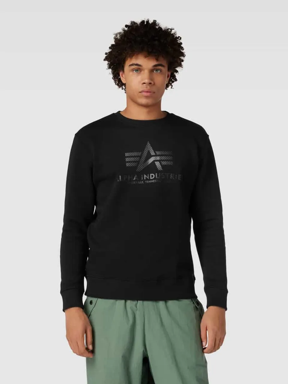 Alpha Industries Sweatshirt mit Label-Print Modell 'CARBON' in Black