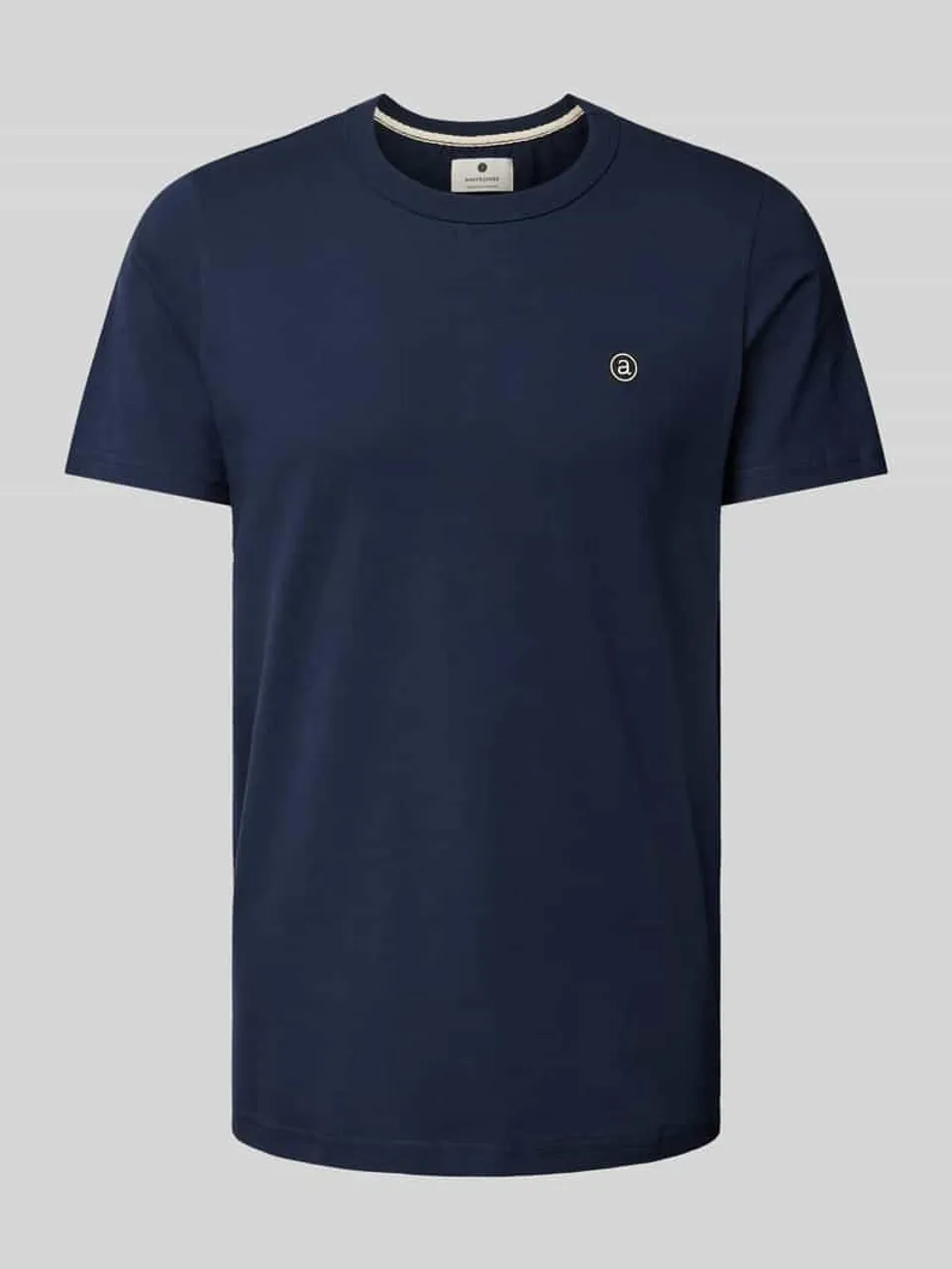 ANERKJENDT T-Shirt mit Label-Detail Modell 'AKROD' in Dunkelblau