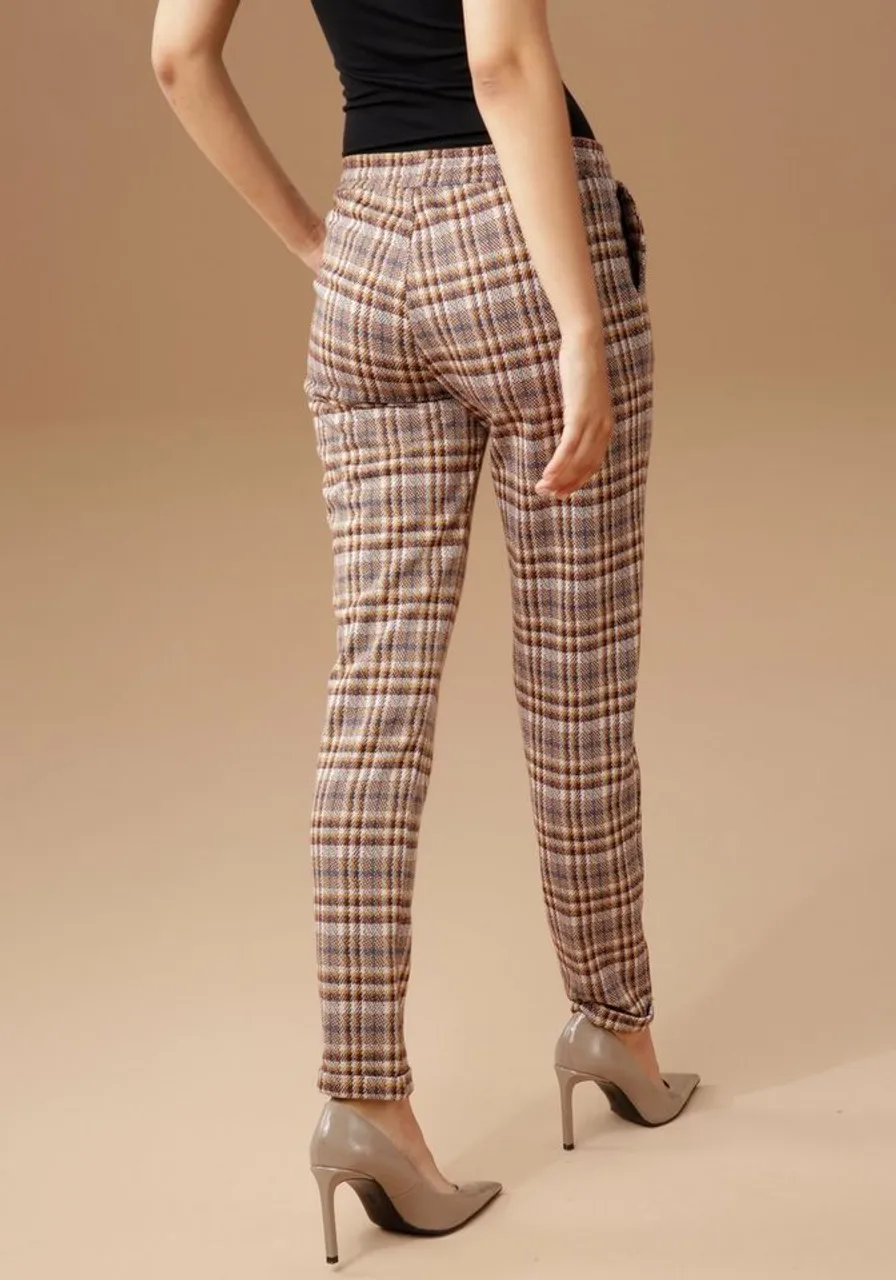 Aniston CASUAL Schlupfhose mit trendfarbenem Karo-Dessin