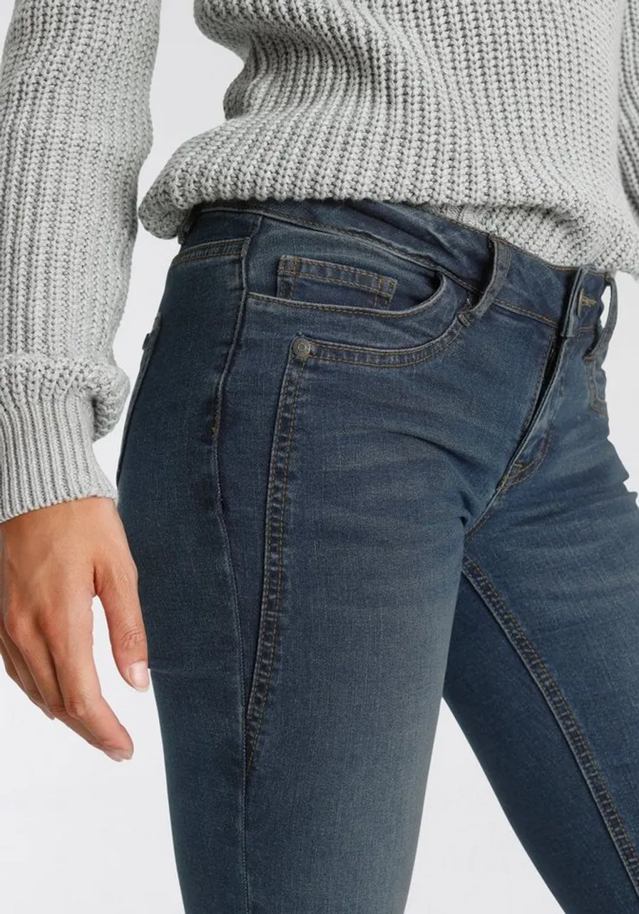Arizona Bootcut-Jeans mit Keileinsätzen Low Waist