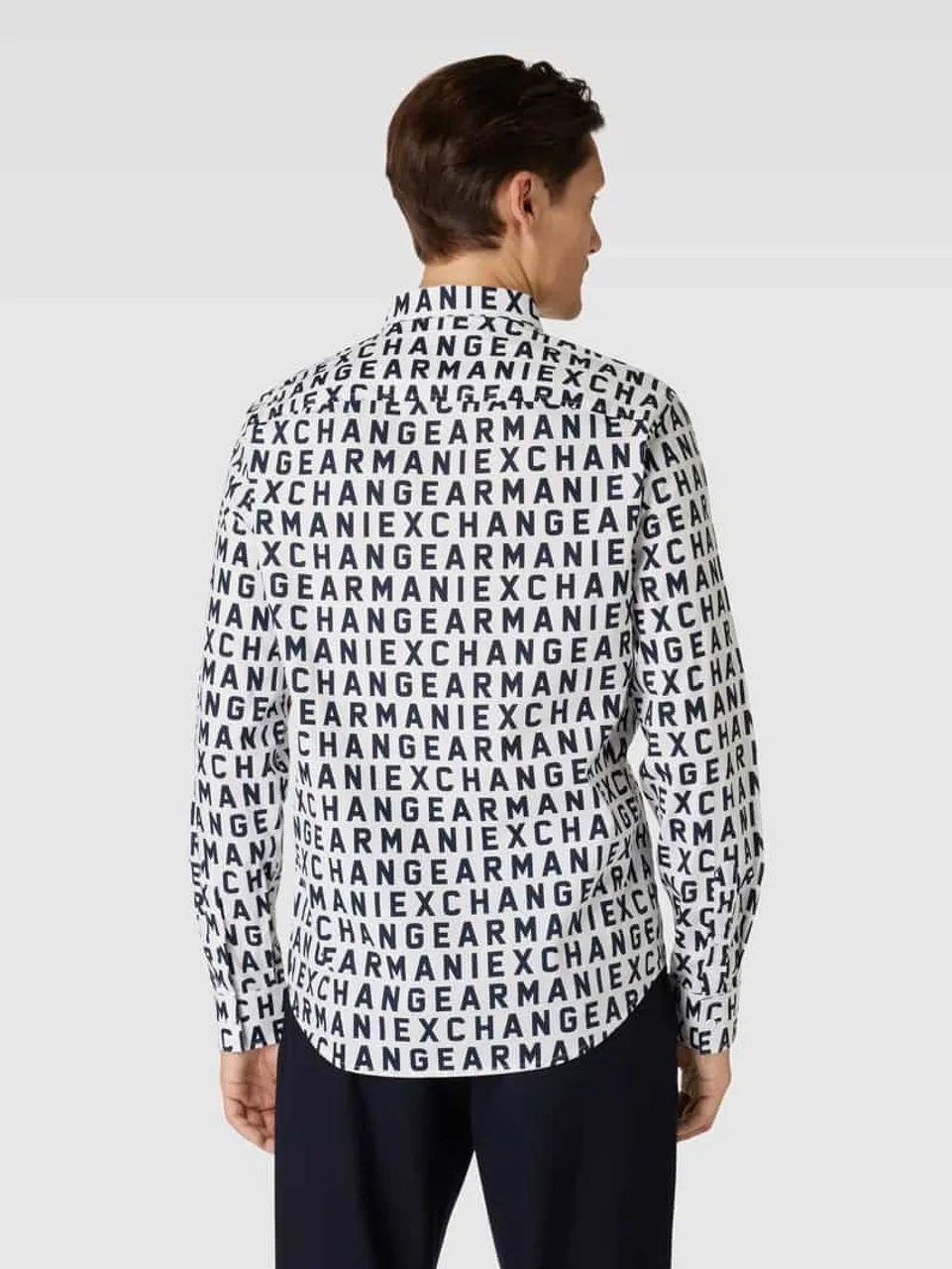 ARMANI EXCHANGE Slim Fit Freizeithemd mit Allover-Label-Muster Modell 'ZNEAZ' in Weiss
