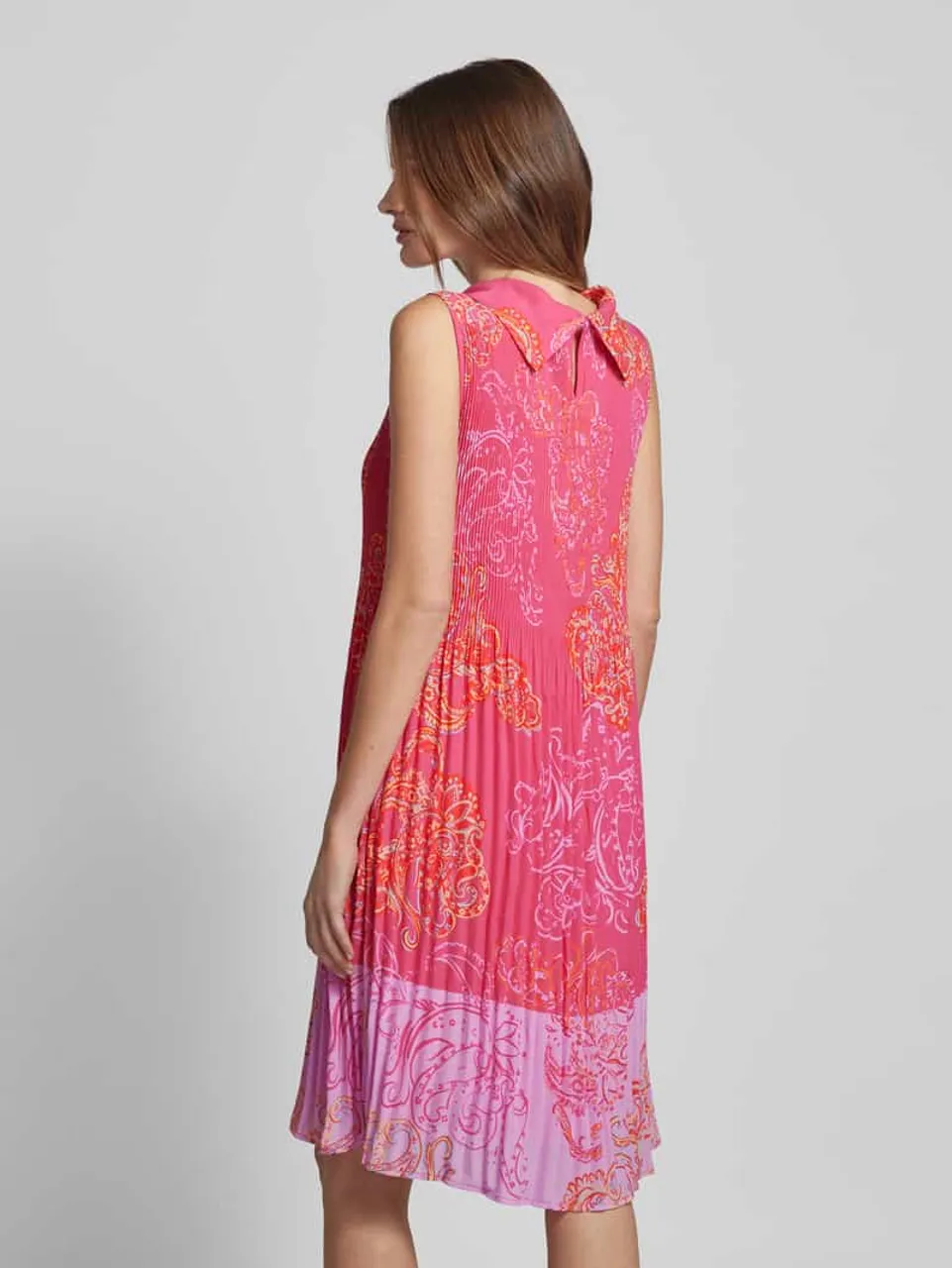 Betty Barclay Knielanges Kleid mit Plisseefalten in Pink