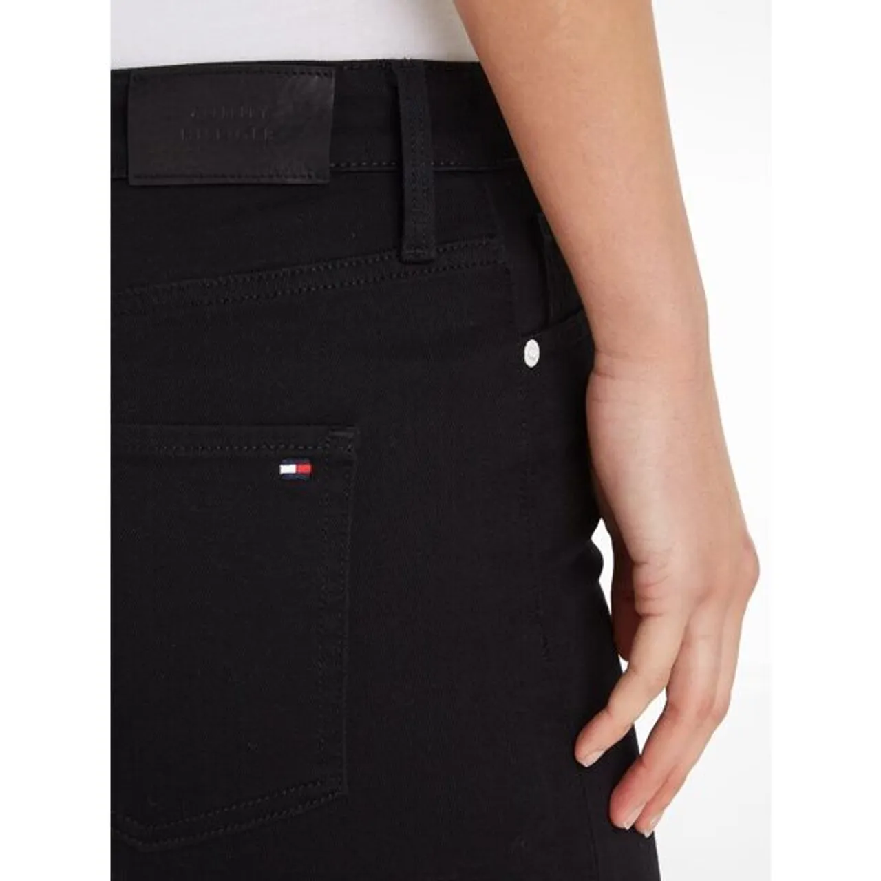 Bootcut-Jeans TOMMY HILFIGER Gr. 31, Länge 32, schwarz (black) Damen Jeans Bootcut mit Bügelfalten