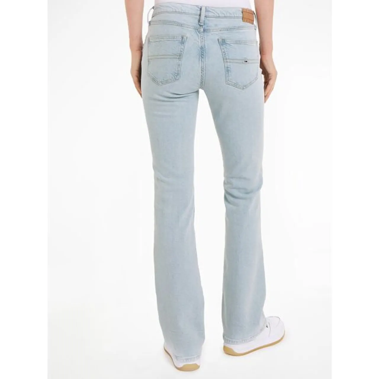Bootcut-Jeans TOMMY JEANS "Maddie" Gr. 28, Länge 32, blau (light denim2) Damen Jeans Bootcut