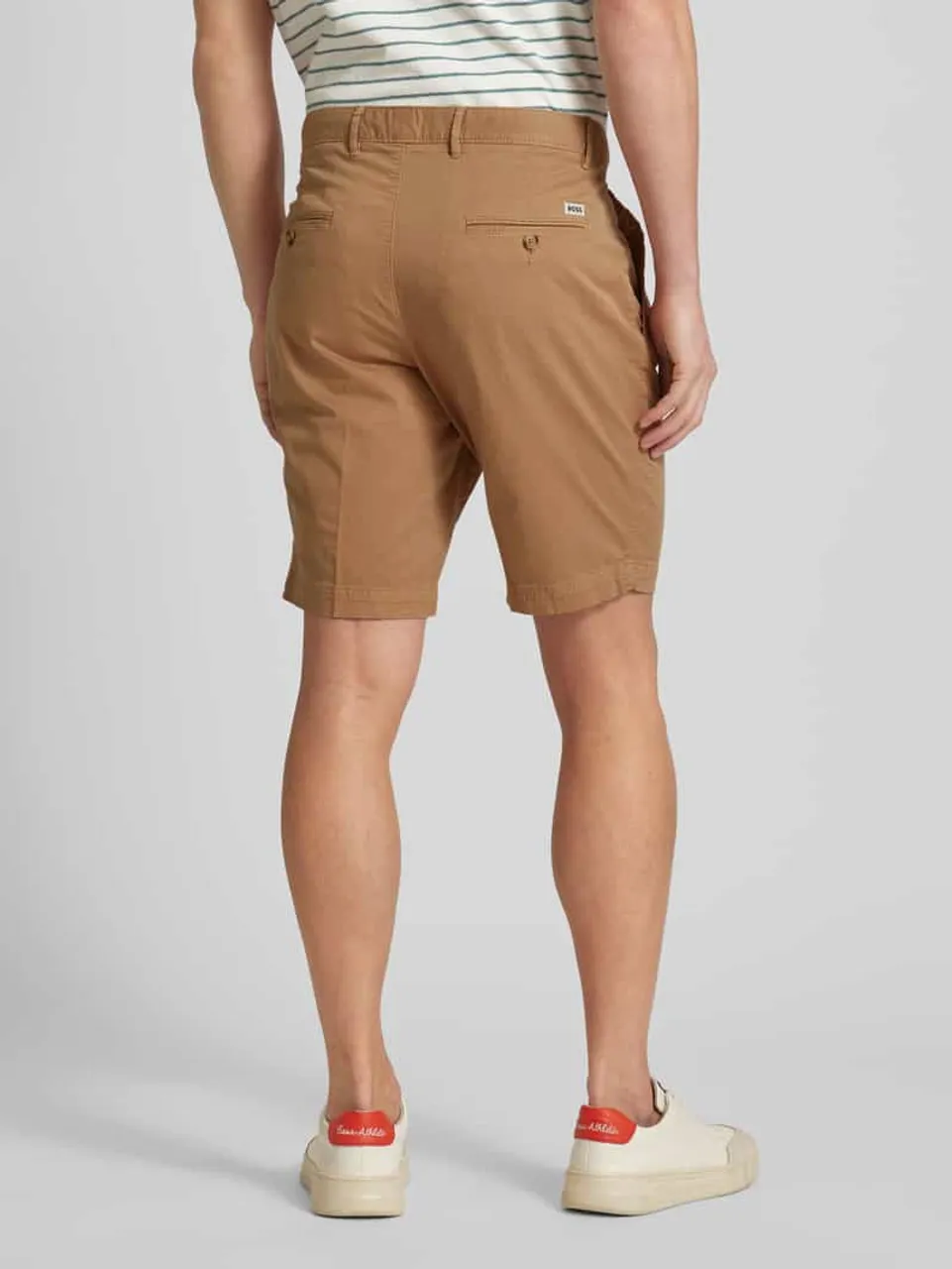 BOSS Slim Fit Shorts mit Gürtelschlaufen Modell 'Slice' in Beige