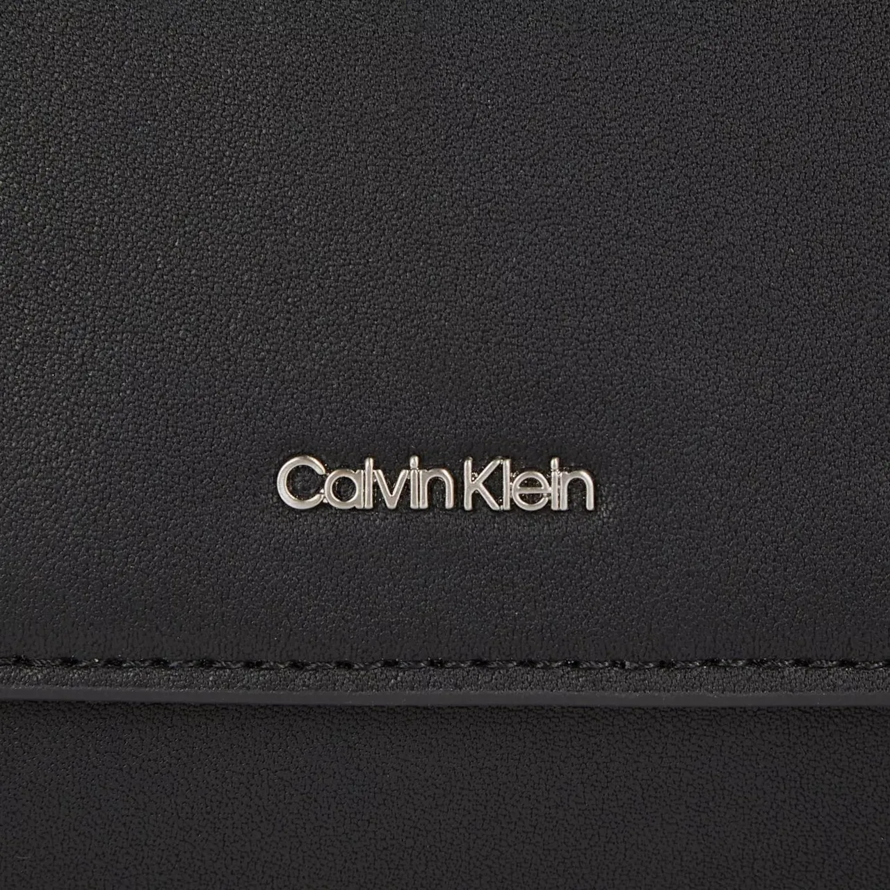 Calvin Klein Crossbody Bags - Calvin Klein Must Schwarze Handtasche K60K611364BE - Gr. unisize - in Schwarz - für Damen