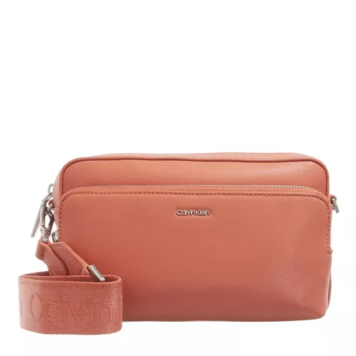 Calvin Klein Crossbody Bags - Ck Must Camera Bag W/Pckt Large - Gr. unisize - in Orange - für Damen