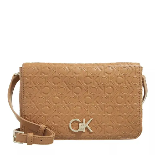 Calvin Klein Crossbody Bags - Re-Lock Double Gusett Xbody-Emb - Gr. unisize - in Beige - für Damen