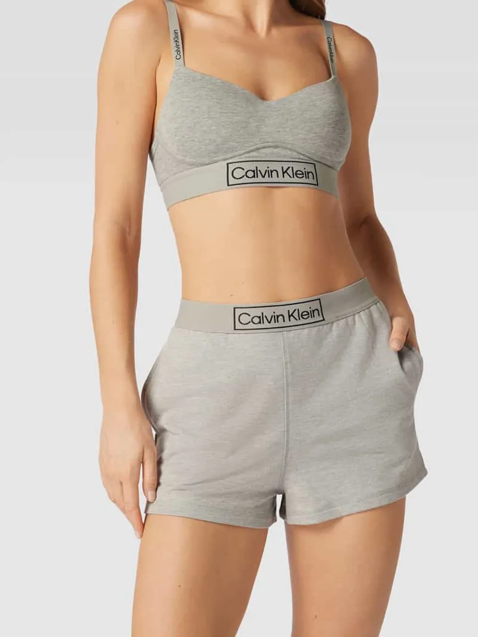 Calvin Klein Underwear Sweatshorts mit Label-Schriftzug in Silber Melange