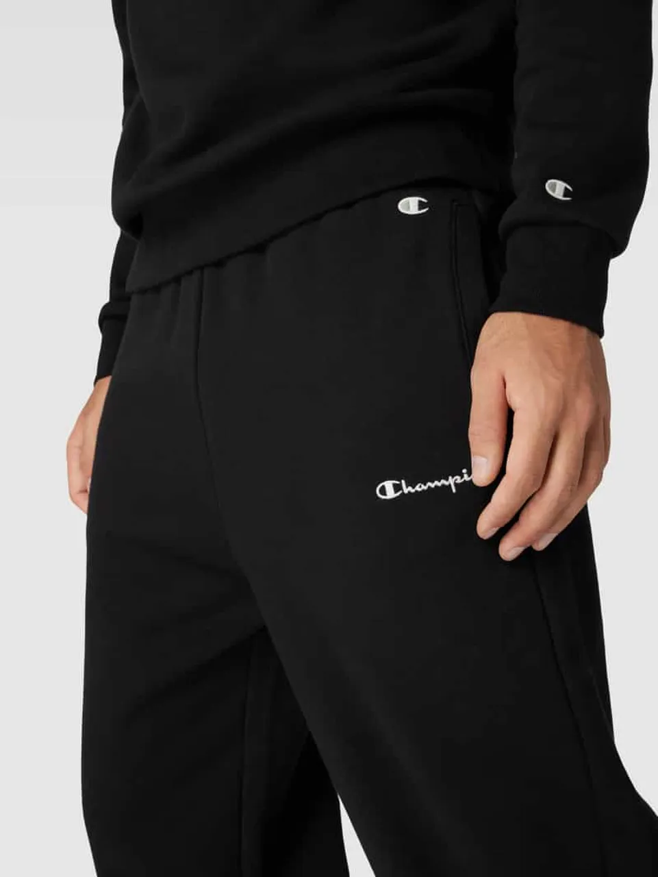 CHAMPION Sweatpants mit Label-Stitching Modell 'Rochester' in Black