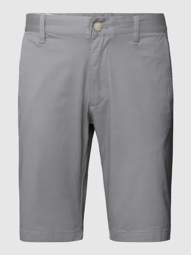 Chino-Shorts mit Knopfriegel