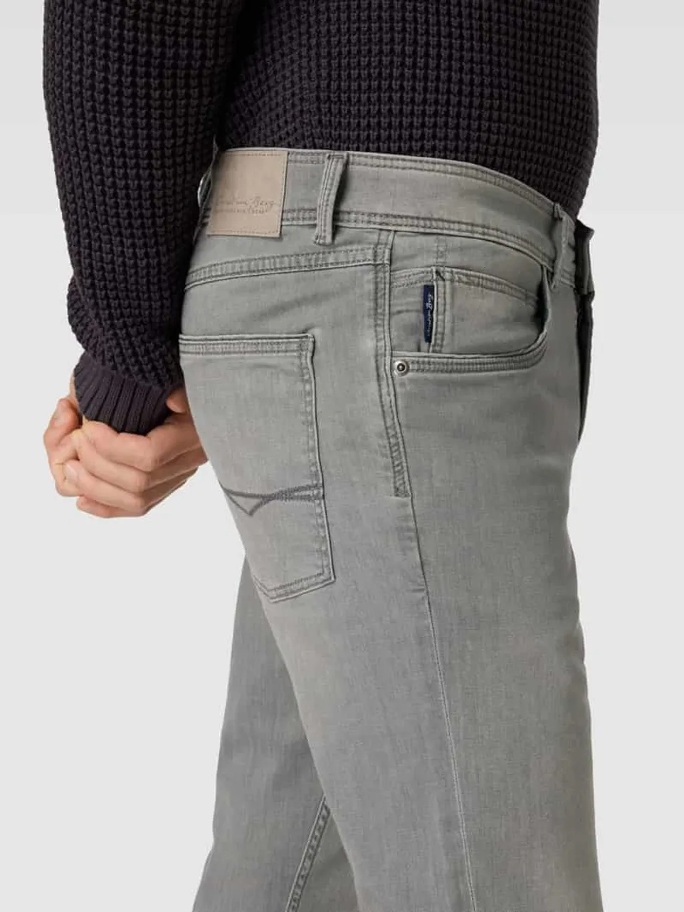Christian Berg Men Regular Fit Jeans im 5-Pocket-Design in Hellgrau