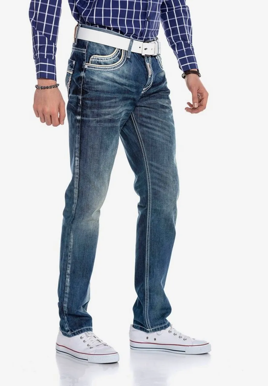 Cipo & Baxx Bequeme Jeans mit abgesetzten Ziernähten in Straight Fit