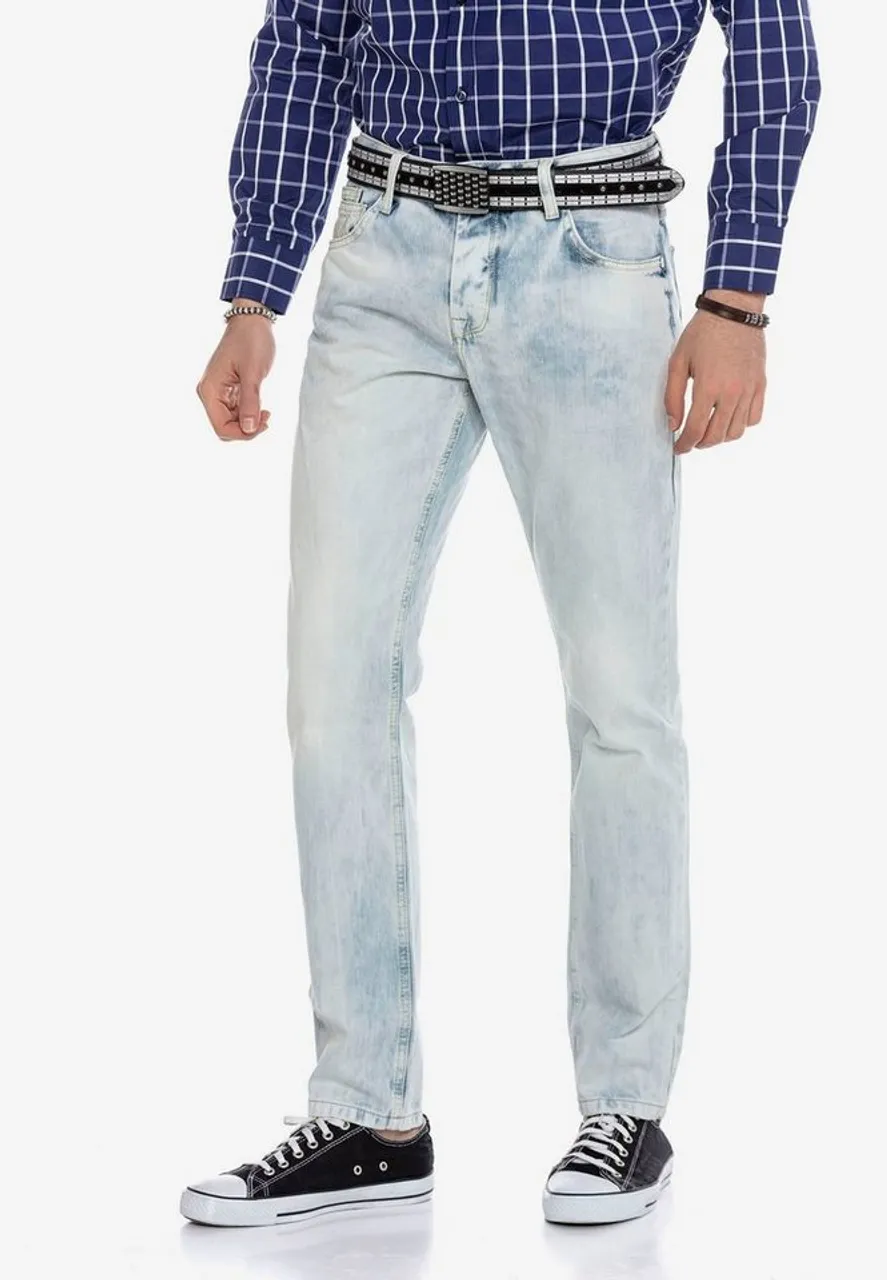 Cipo & Baxx Bequeme Jeans mit schmalem Saum in Straight Fit
