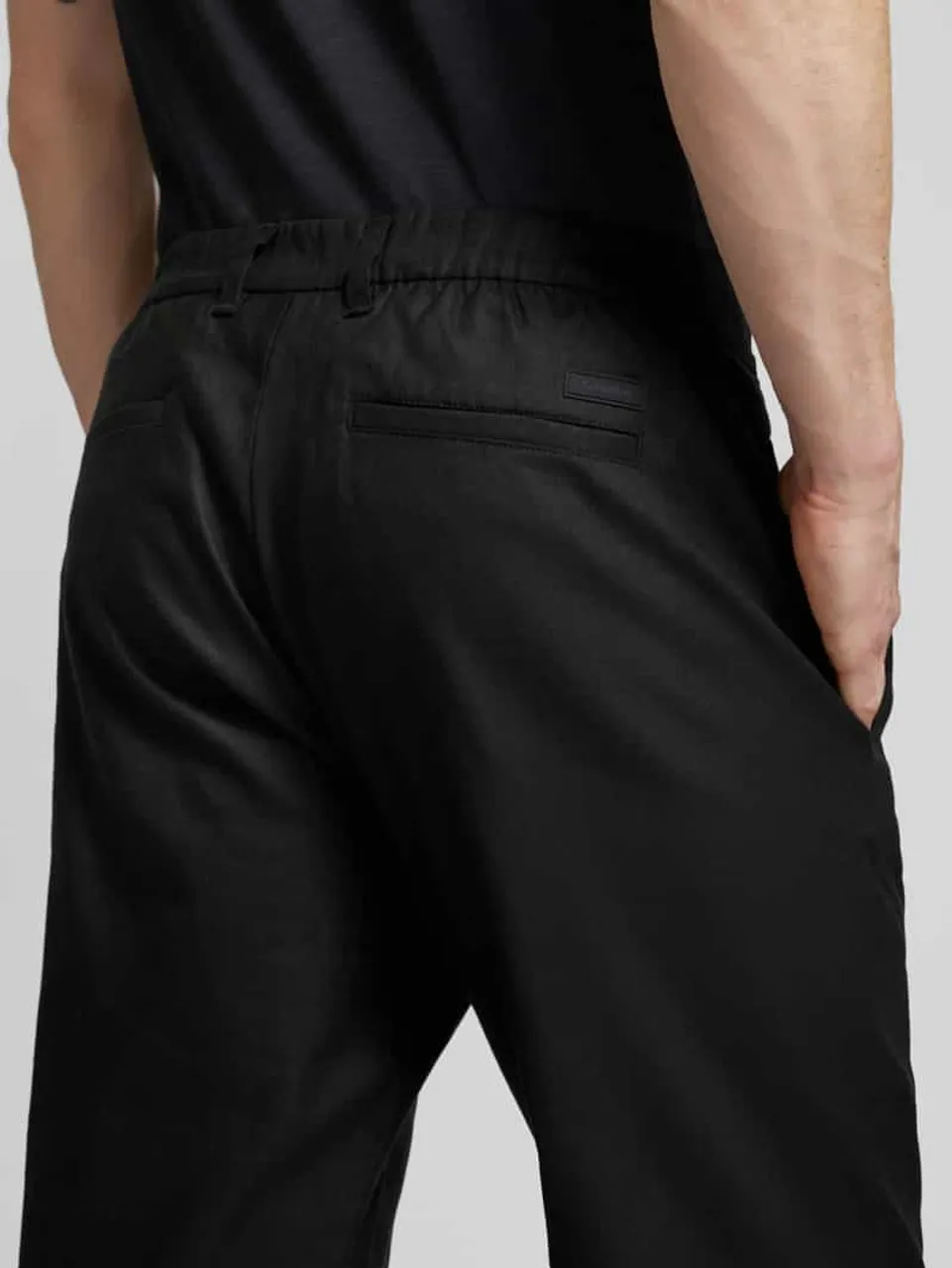 CK Calvin Klein Tapered Fit Leinenhose mit Label-Detail in Black