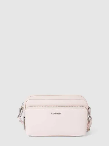 CK Calvin Klein Umhängetasche mit Label-Applikation Modell 'CAMERA BAG' in Offwhite, Größe One Size