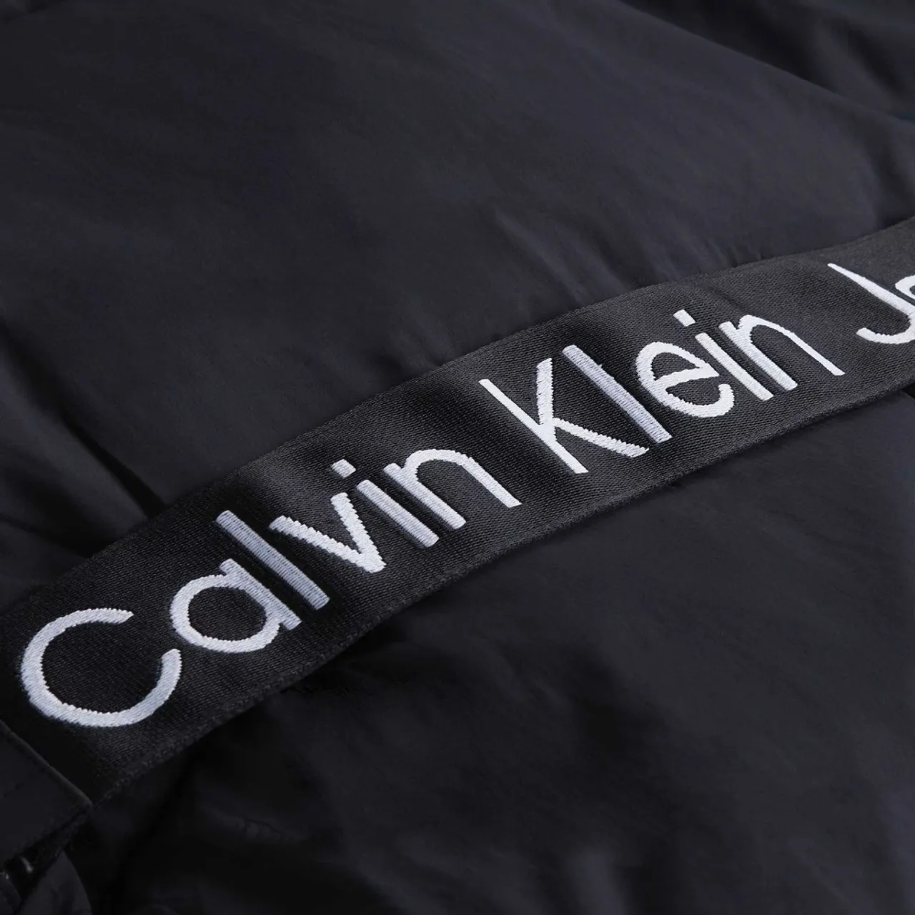 Ck Jeans-Logo-Gürtel-Kurze Puff-Jacke Calvin Klein Jeans