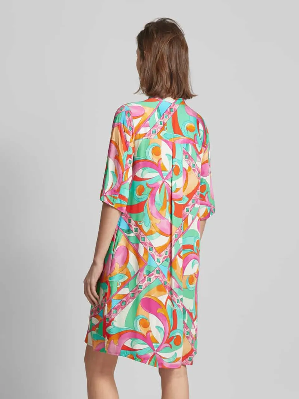Emily Van den Bergh Knielanges Kleid mit Allover-Print in Pink