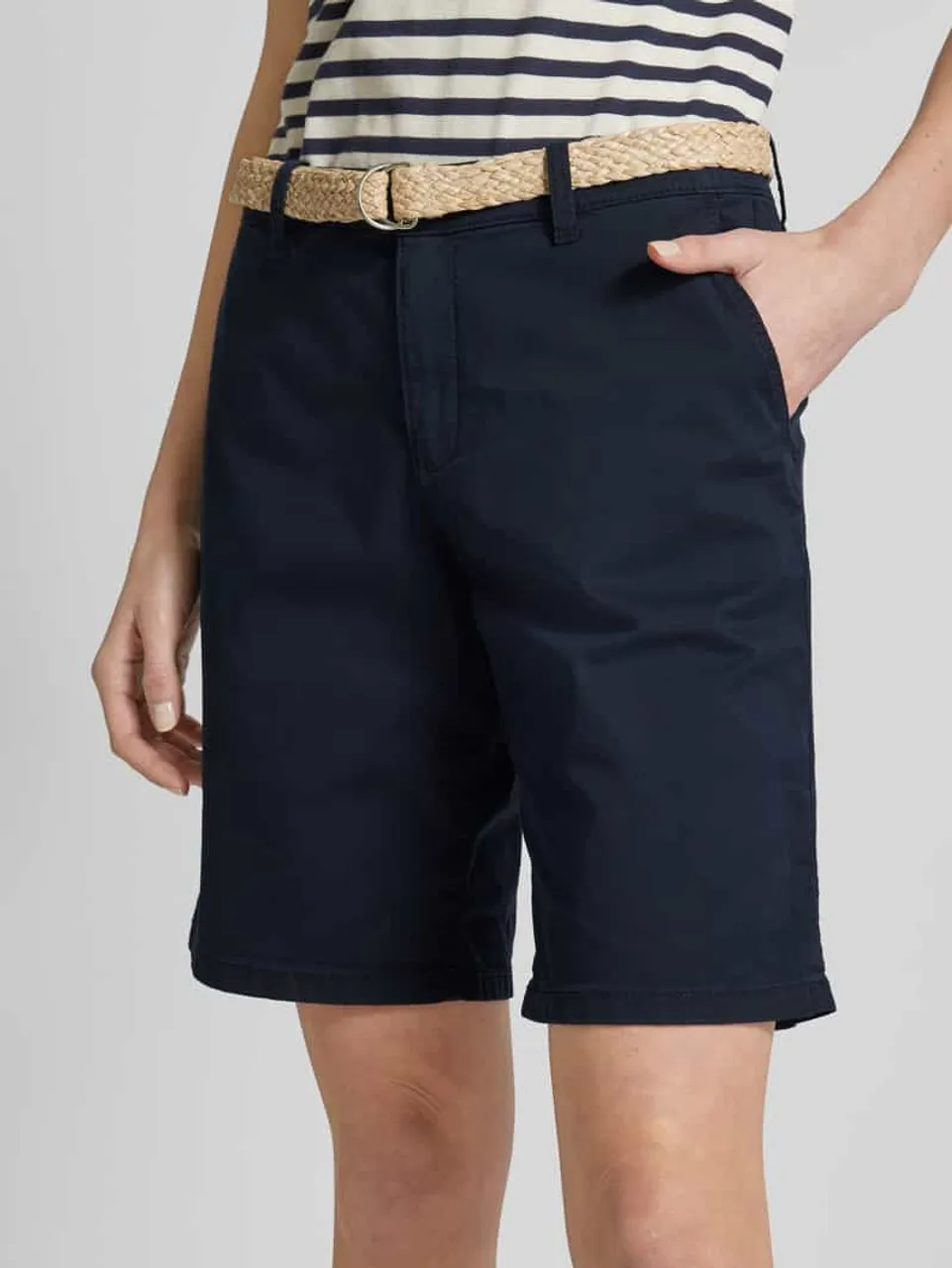 Esprit Regular Fit Shorts mit Gürtel in Flecht-Optik in Marine