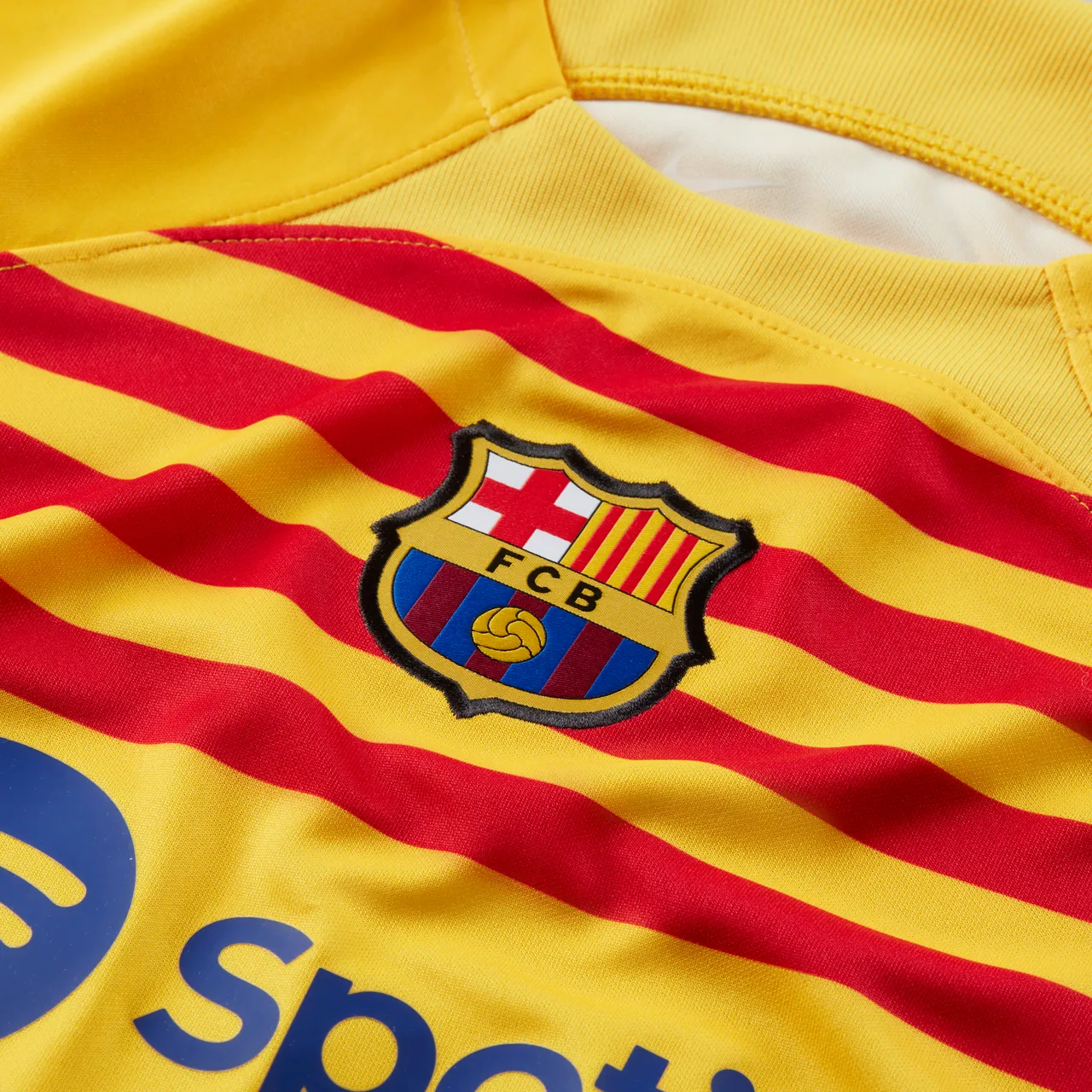 FC Barcelona 2023/24 Stadium Fourth Nike Dri-FIT Fußballtrikot für ältere Kinder - Gelb
