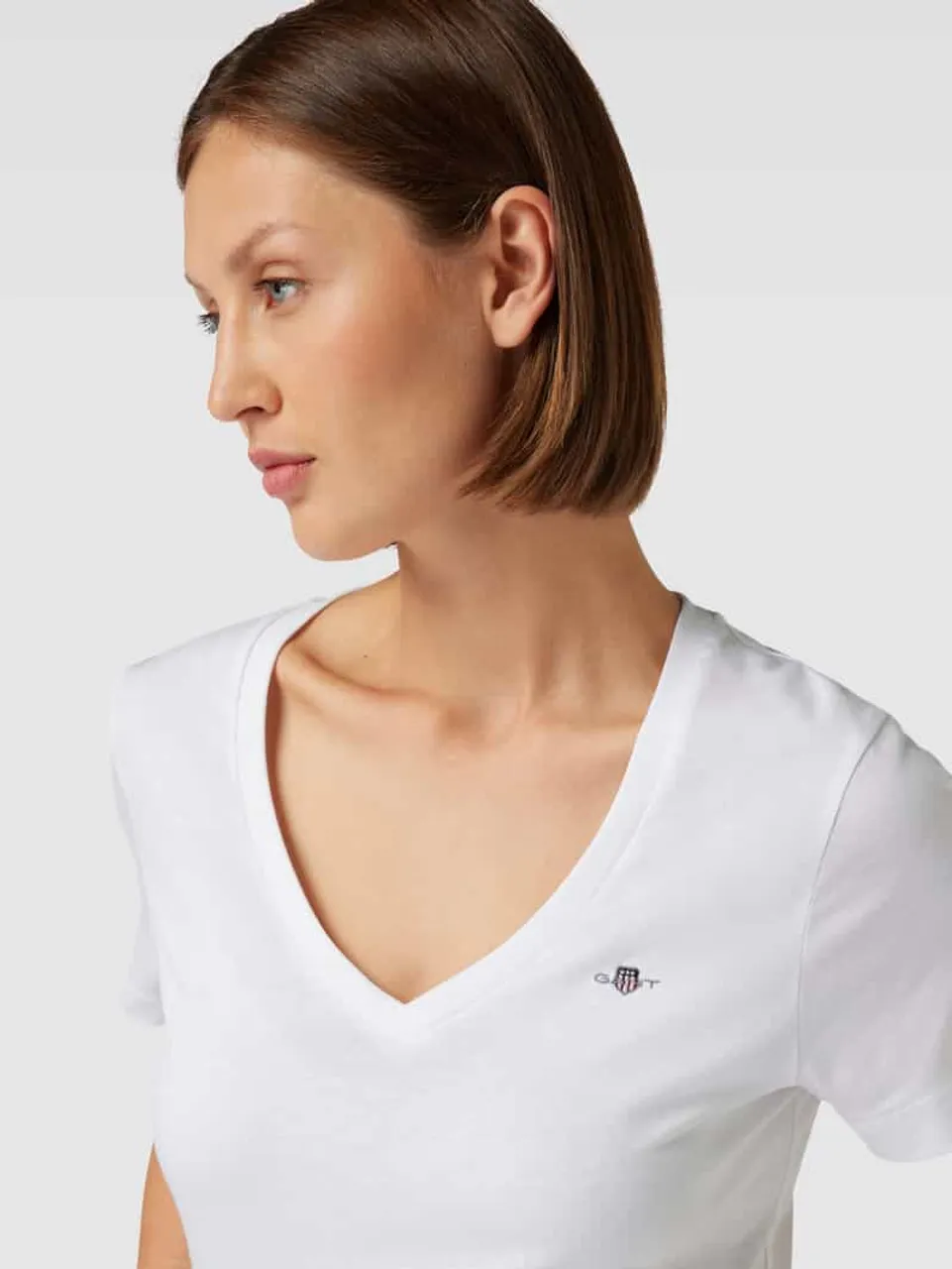 Gant T-Shirt mit geripptem V-Ausschnitt in Weiss