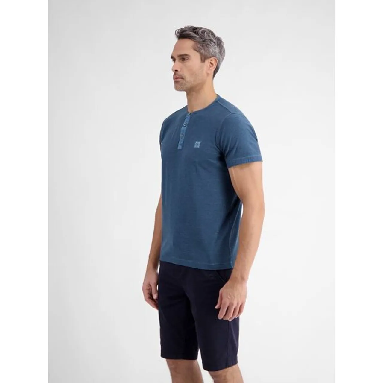 Henleyshirt LERROS "LERROS Gestreiftes Serafino-Shirt für Herren" Gr. M, blau (storm blue) Herren Shirts T-Shirts