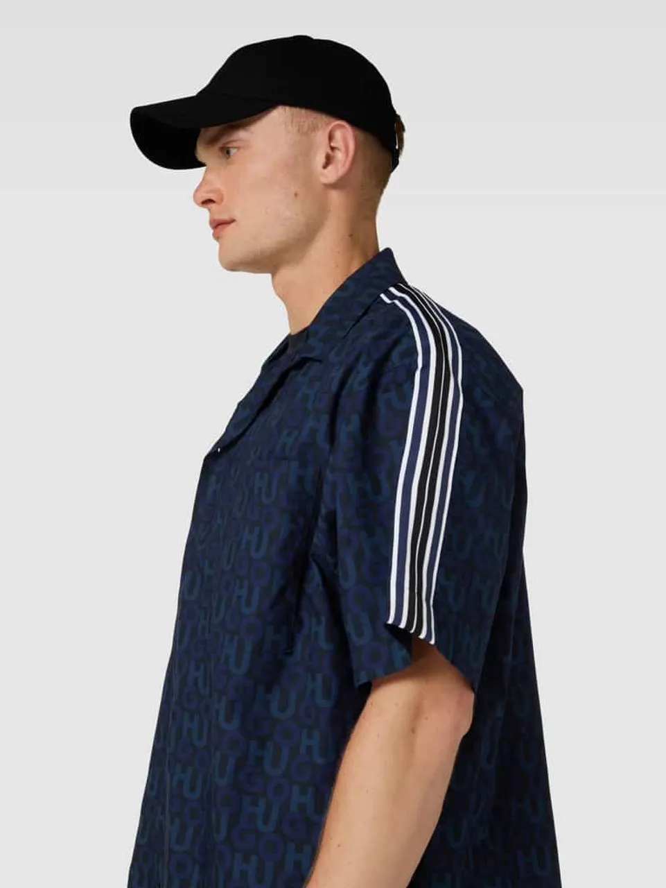 HUGO Freizeithemd mit Allover-Label-Print Modell 'Egeeno' in Marine