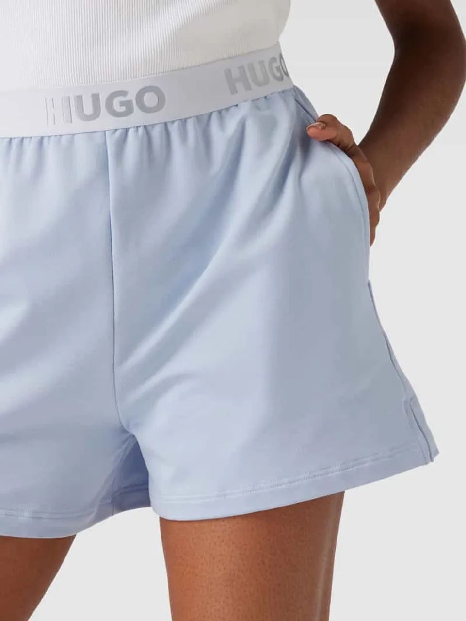 HUGO Shorts mit elastischem Logo-Bund Modell 'SPORTY' in Hellblau