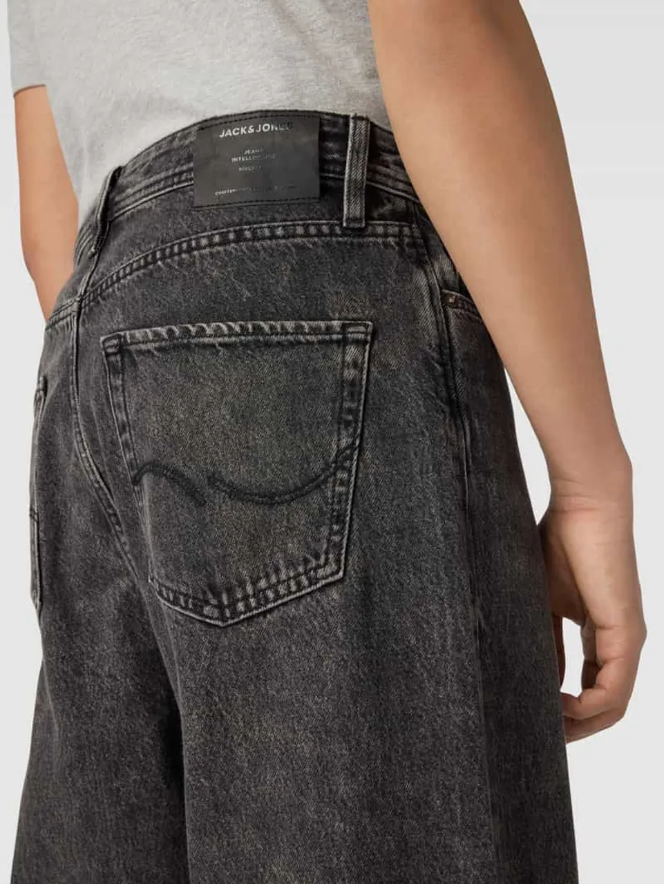 Jack & Jones Jeans in lockerem Schnitt Modell 'IRON' in Mittelgrau