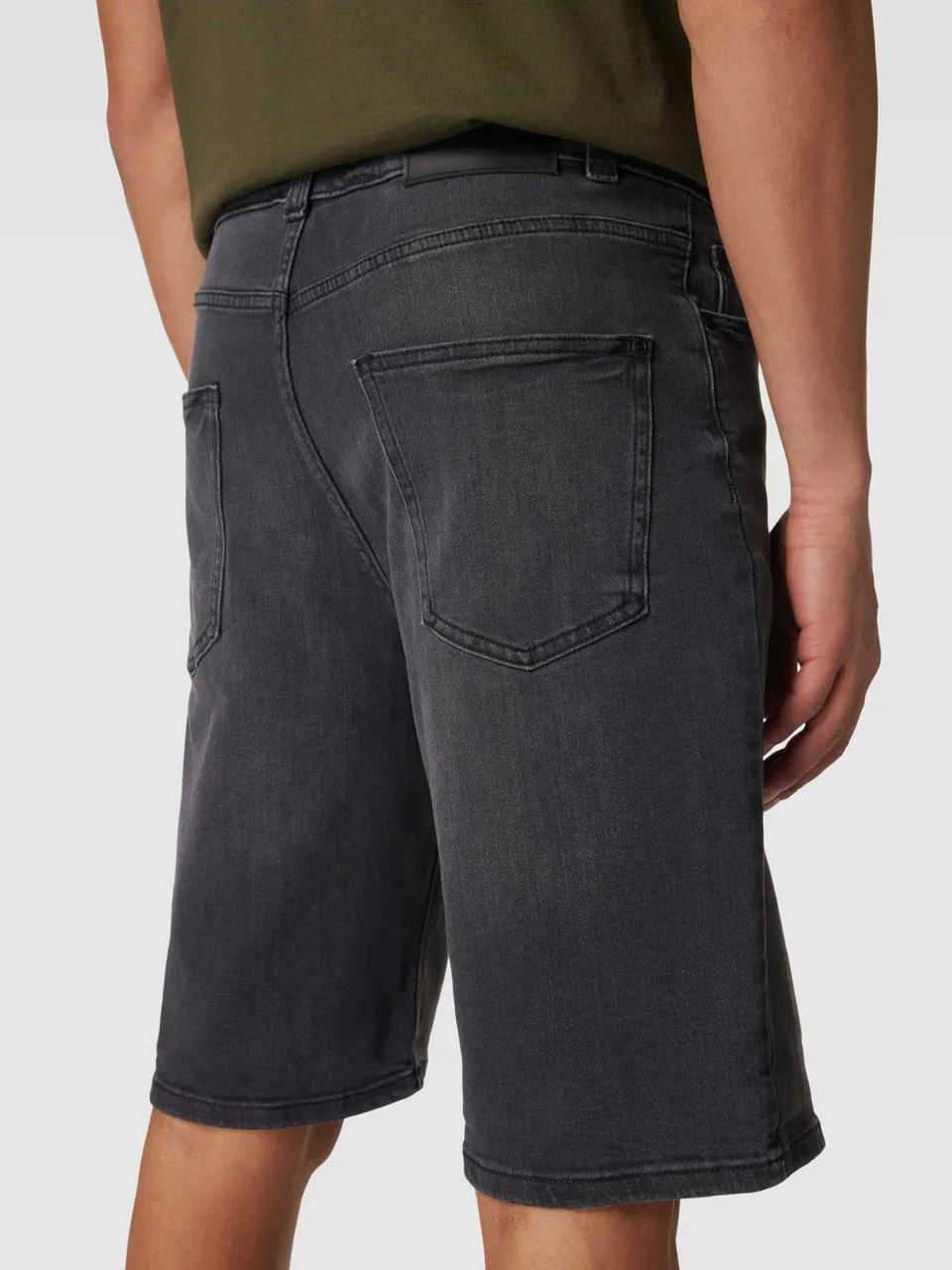 Jeansshorts im 5-Pocket-Design