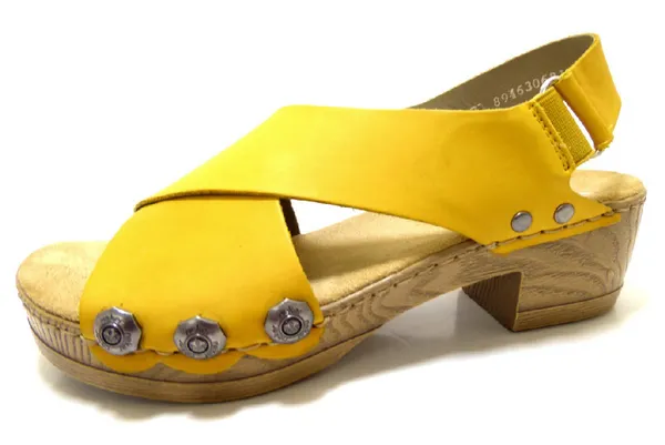 Klassische Sandalen gelb