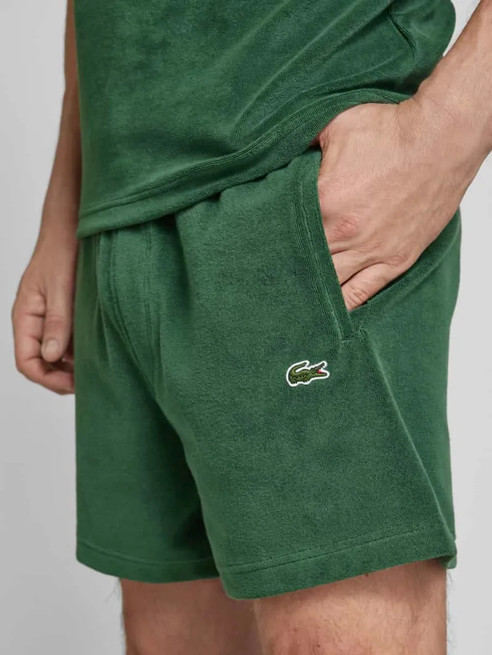Lacoste Regular Fit Shorts mit elastischem Bund in Gruen