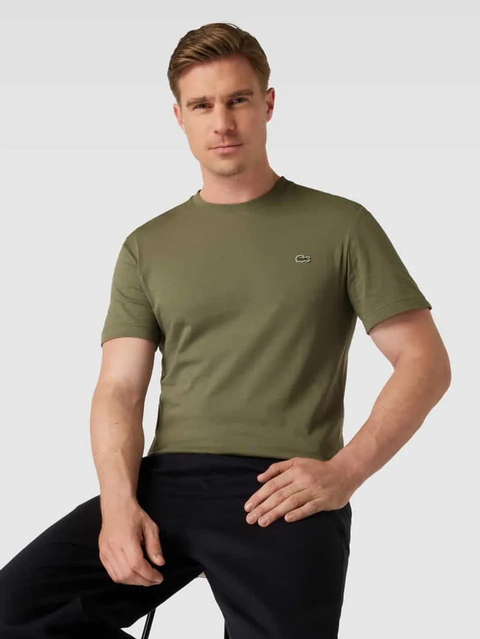 Lacoste T-Shirt mit Rundhalsausschnitt und Label-Stitching in Oliv