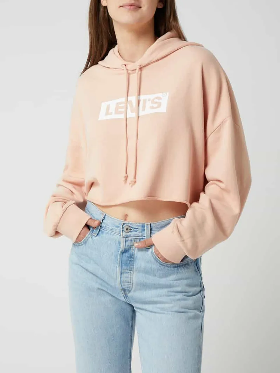 Levi's® Cropped Hoodie mit Logo-Print in Sand