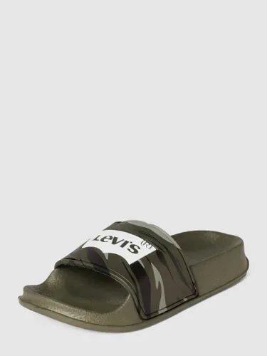 Levi's® Slides mit Camouflage-Muster in Khaki