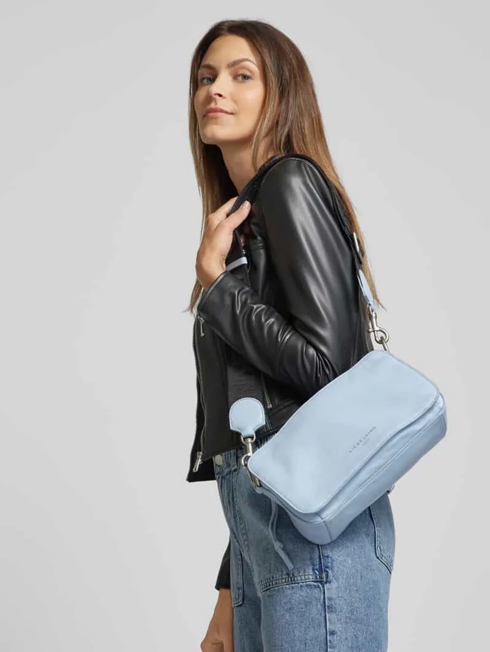 LIEBESKIND BERLIN Crossbody Bag aus echtem Leder mit Label-Print Modell 'CLARICE' in Hellblau, Größe One Size