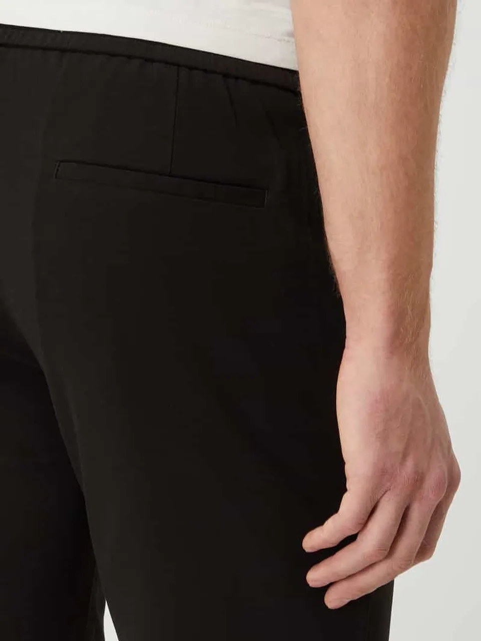 Lindbergh Regular Fit Shorts mit elastischem Bund in Black