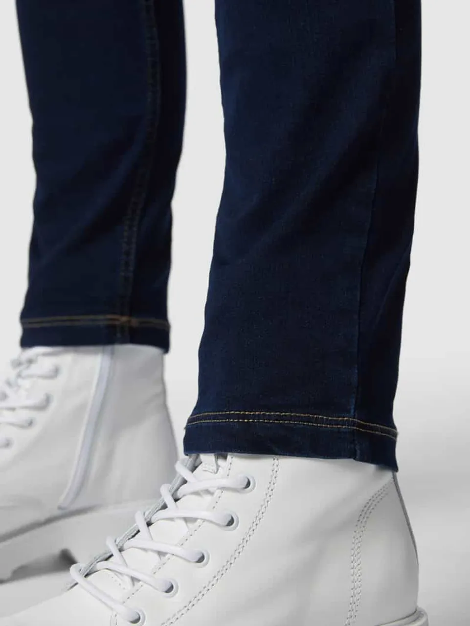 MAC Dream Skinny Jeans aus Coloured Denim in Dunkelblau