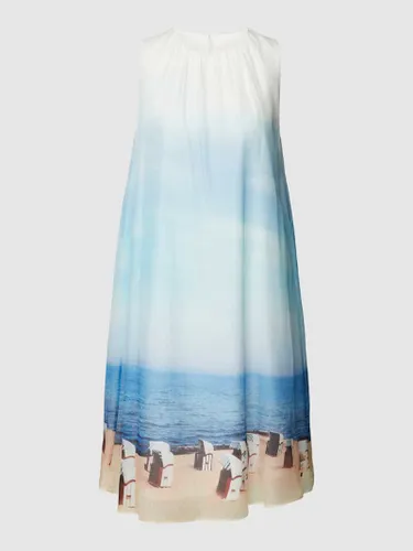 Marc Cain Knielanges Kleid mit Motiv-Print in Hellblau