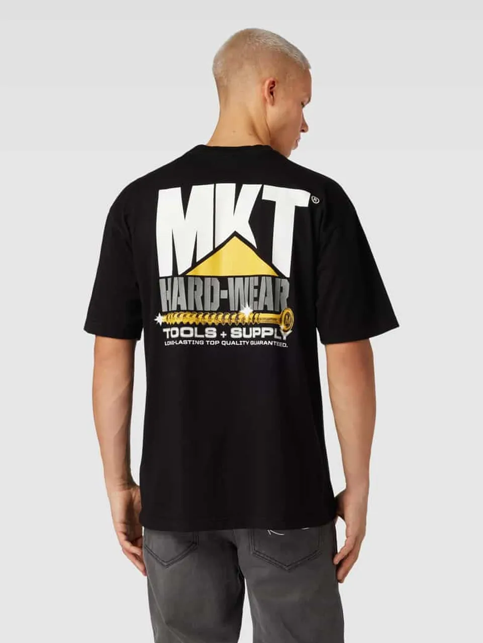 MARKET T-Shirt mit Rundhalsausschnitt und Brusttasche in Black