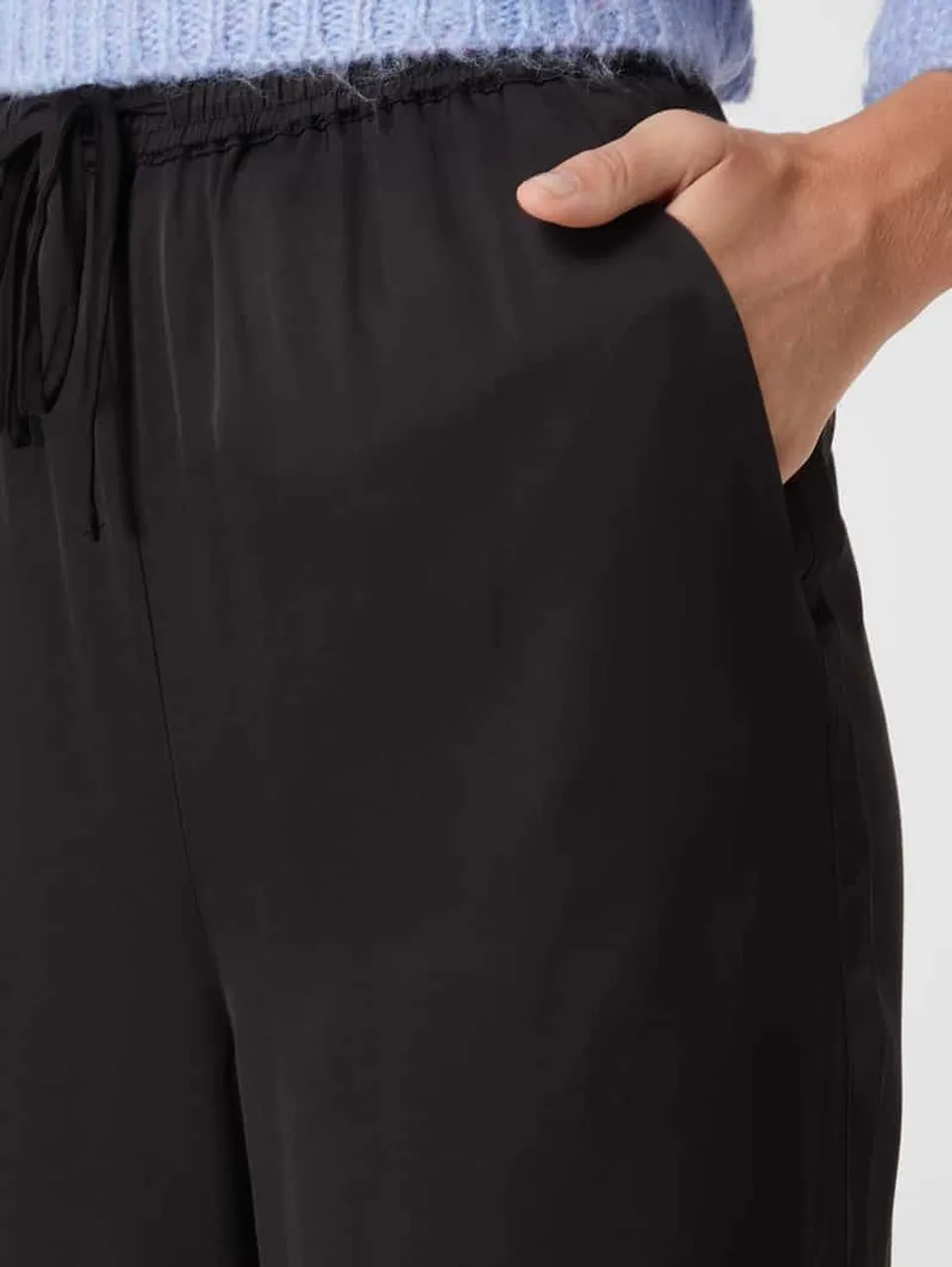 Minus Schlupfhose aus Viskose Modell 'Kamia' in Black