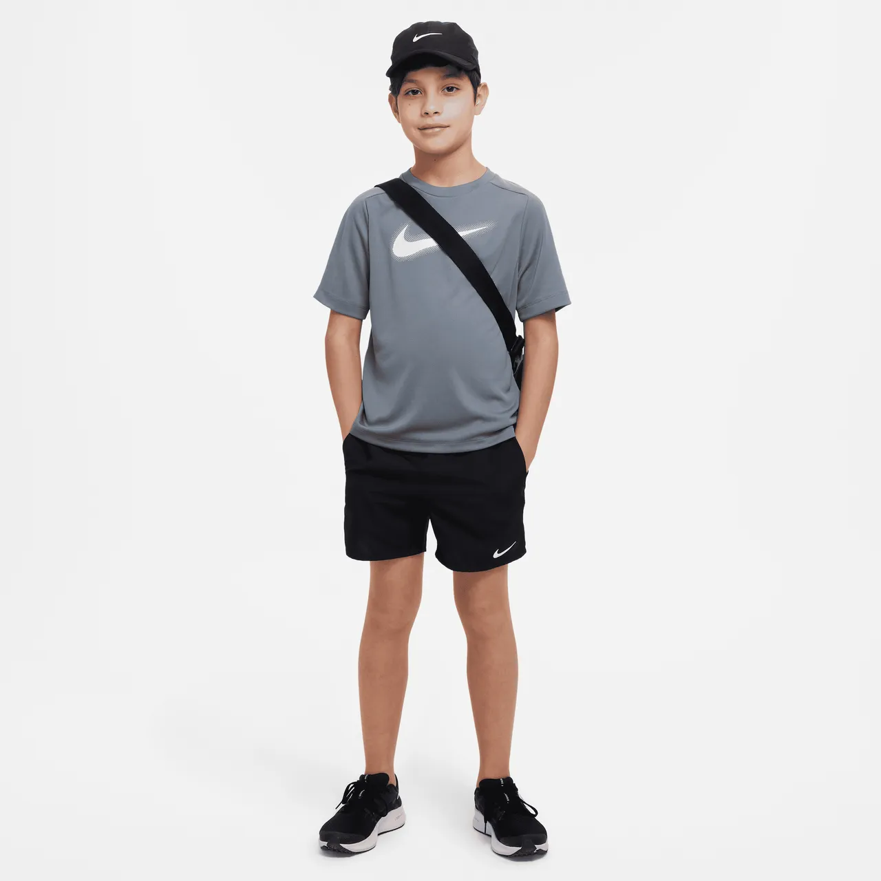 Nike Multi Dri-FIT Trainingsoberteil mit Grafik für ältere Kinder (Jungen) - Grau