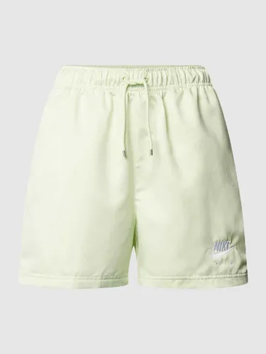 Nike Shorts aus strapazierfähigem Material in Hellgelb