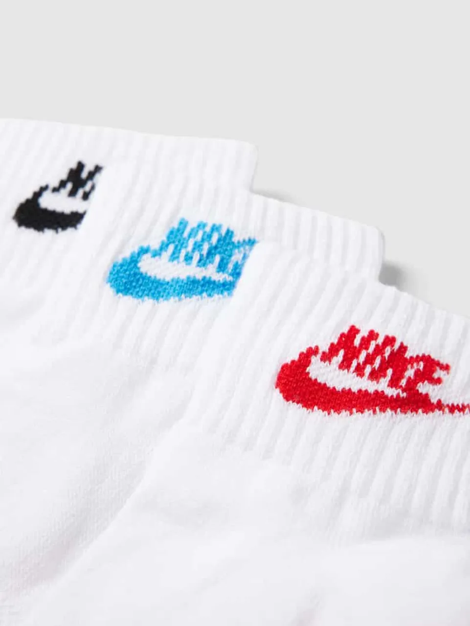Nike Socken mit Label-Print im 3er-Pack Modell 'EVERYDAY' in Weiss