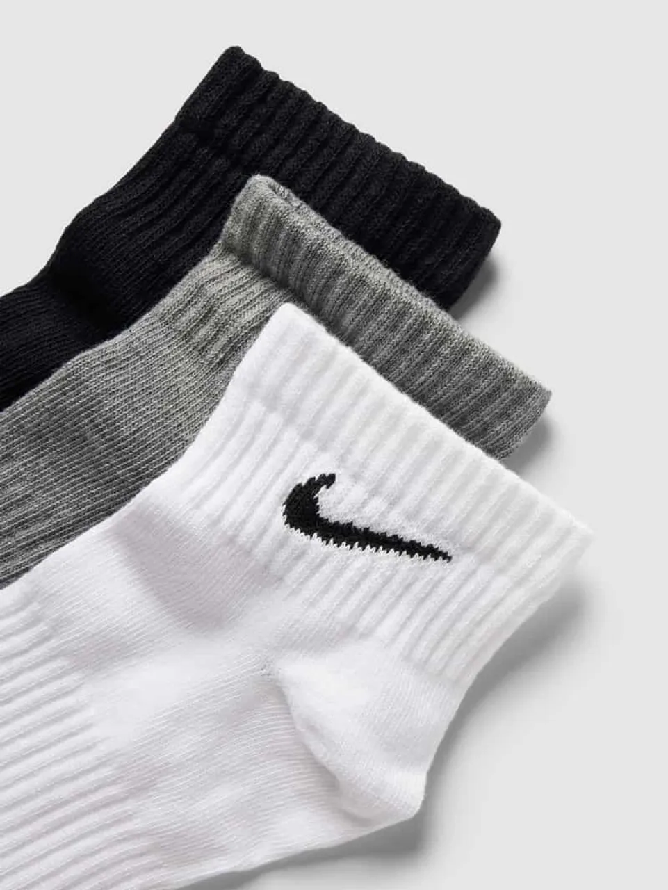 Nike Socken mit Logo-Detail Modell 'EVERYDAY' im 3er-Pack in Weiss