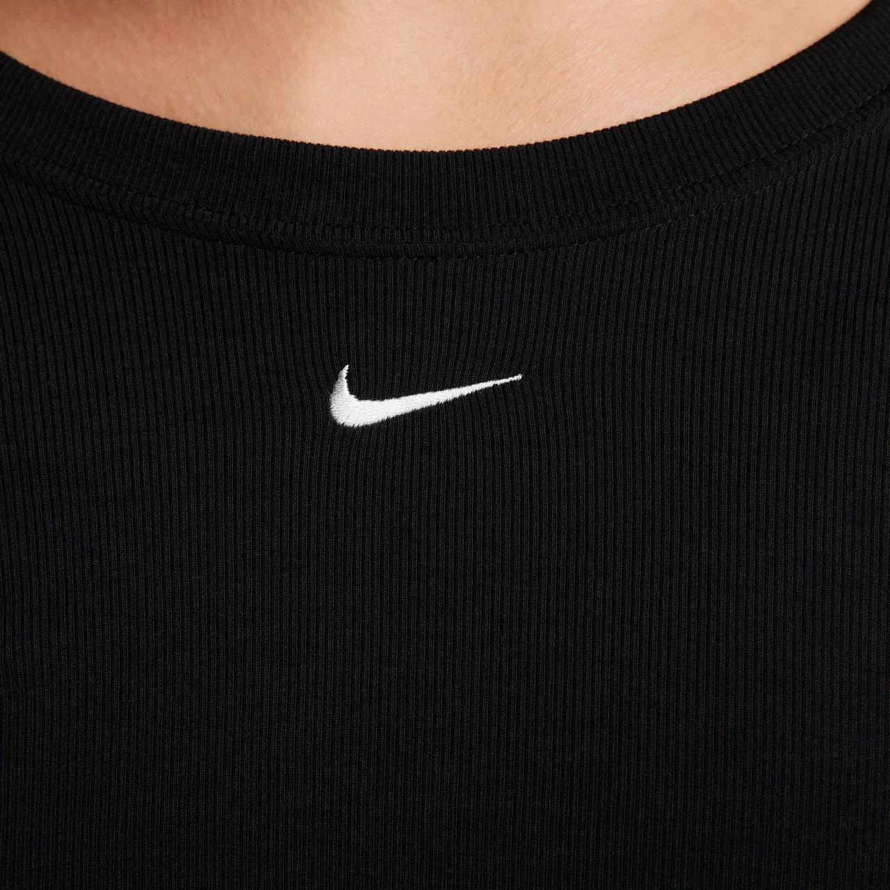 Nike Sportswear Chill Knit Langarm-Mini-Rippen-Oberteil mit Scoop-Rücken für Damen mit enger Passform - Schwarz