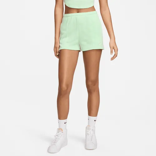 Nike Sportswear Chill Terry French-Terry-Shorts (ca. 5 cm) mit hohem Taillenbund und schmaler Passform für Damen - Grün