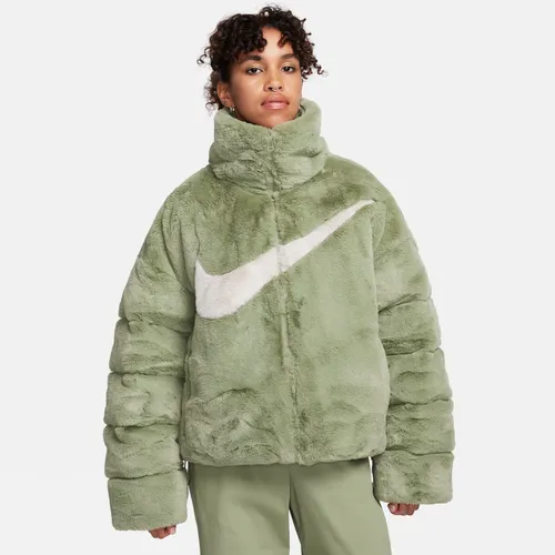 Nike Sportswear Essential extragroße Daunenjacke aus Kunstpelz für Damen - Grün
